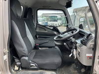 三菱ふそうキャンター平ボディ小型（2t・3t）[写真32]