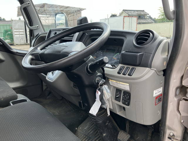 三菱ふそうキャンター平ボディ小型（2t・3t）[写真32]