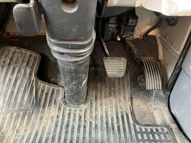 三菱ふそうキャンター平ボディ小型（2t・3t）[写真38]