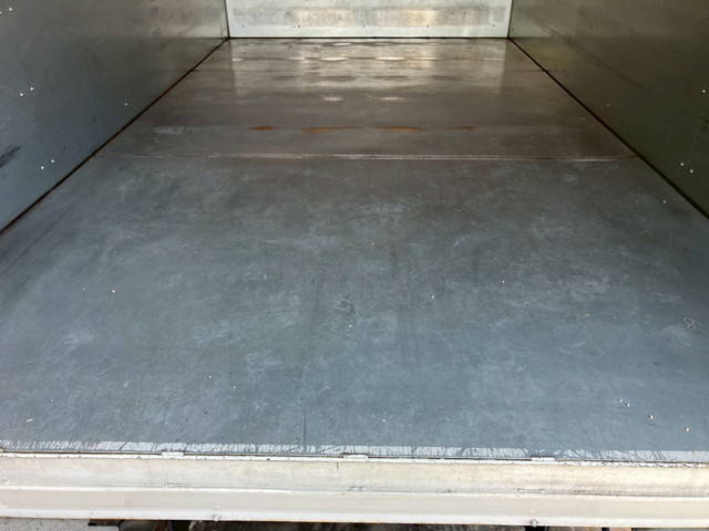 三菱ふそうキャンターアルミバン小型（2t・3t）[写真13]