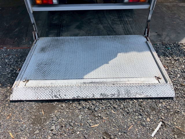 三菱ふそうキャンターアルミバン小型（2t・3t）[写真19]