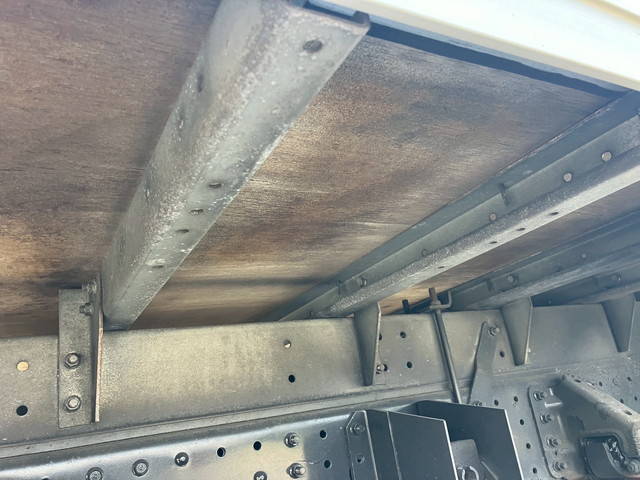 三菱ふそうキャンターアルミバン小型（2t・3t）[写真24]