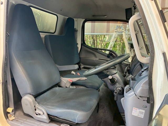 三菱ふそうキャンターアルミバン小型（2t・3t）[写真34]