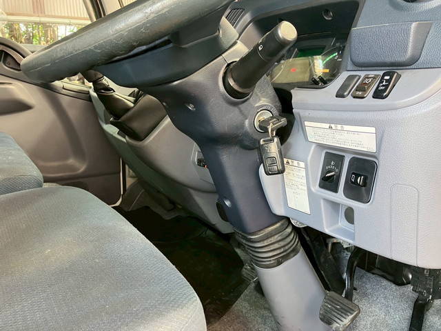 三菱ふそうキャンターアルミバン小型（2t・3t）[写真35]