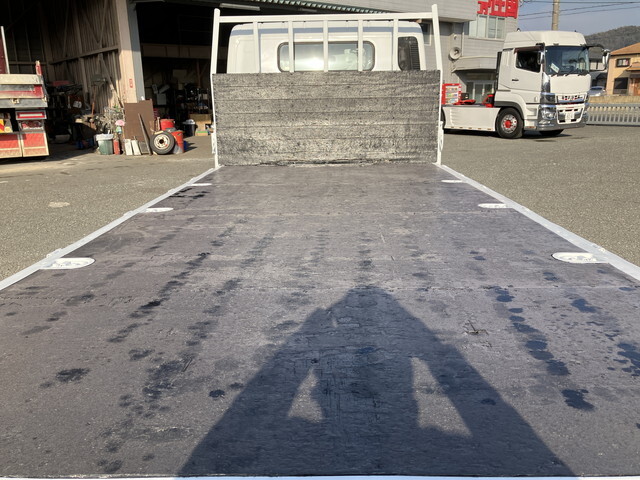 三菱ふそうキャンター平ボディ小型（2t・3t）[写真16]