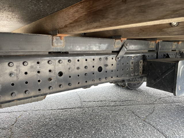 三菱ふそうキャンター平ボディ小型（2t・3t）[写真21]