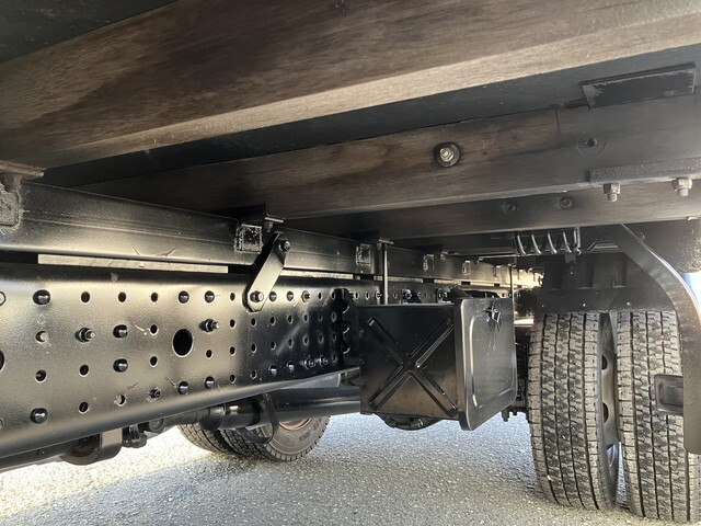 三菱ふそうキャンター平ボディ小型（2t・3t）[写真23]