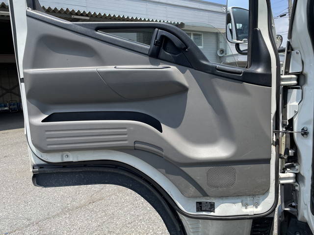 三菱ふそうキャンター平ボディ小型（2t・3t）[写真28]