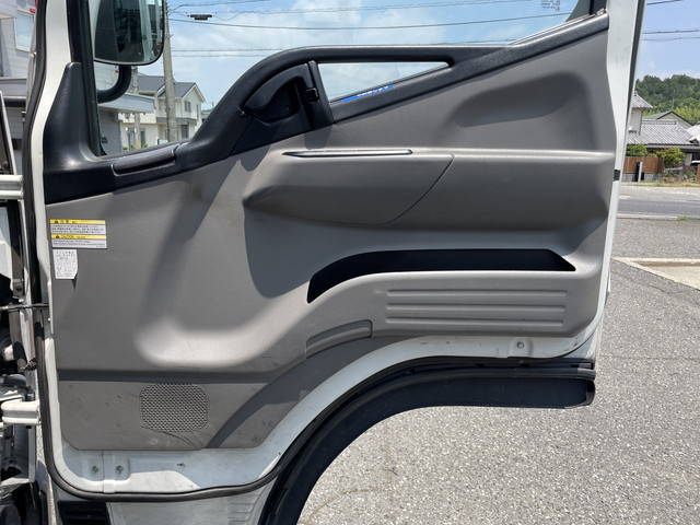 三菱ふそうキャンター平ボディ小型（2t・3t）[写真29]