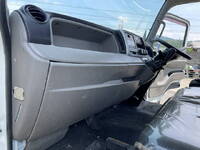 三菱ふそうキャンター平ボディ小型（2t・3t）[写真32]