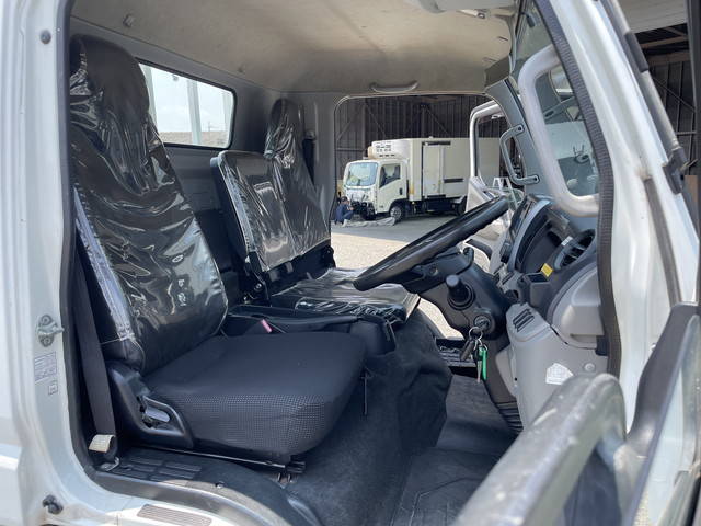 三菱ふそうキャンター平ボディ小型（2t・3t）[写真33]