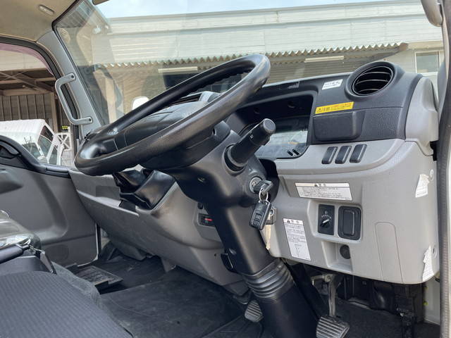 三菱ふそうキャンター平ボディ小型（2t・3t）[写真33]