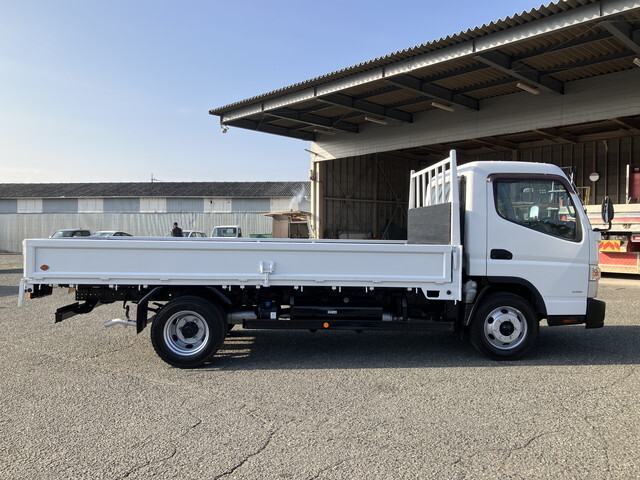 三菱ふそうキャンター平ボディ小型（2t・3t）[写真06]