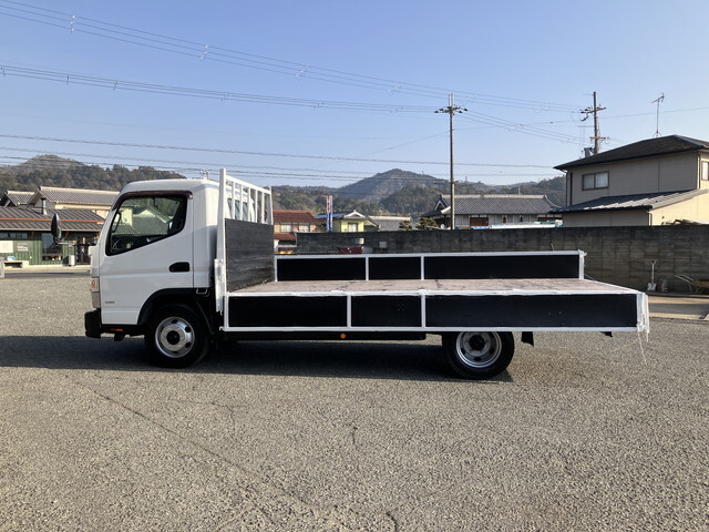 三菱ふそうキャンター平ボディ小型（2t・3t）[写真07]