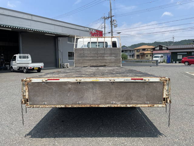 三菱ふそうキャンター平ボディ小型（2t・3t）[写真09]