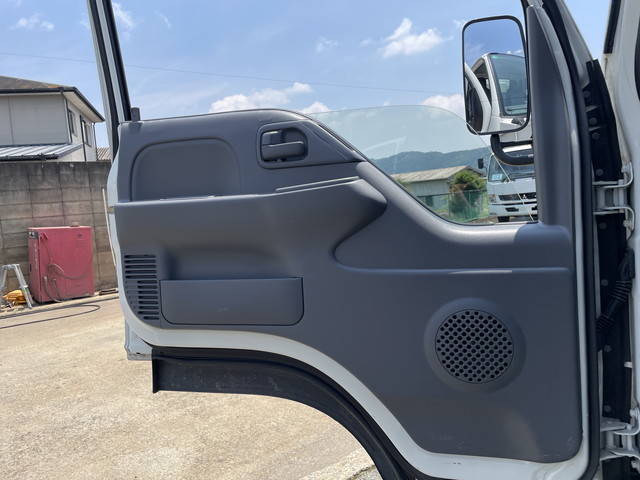 いすゞエルフ冷凍車（冷蔵車）小型（2t・3t）[写真29]