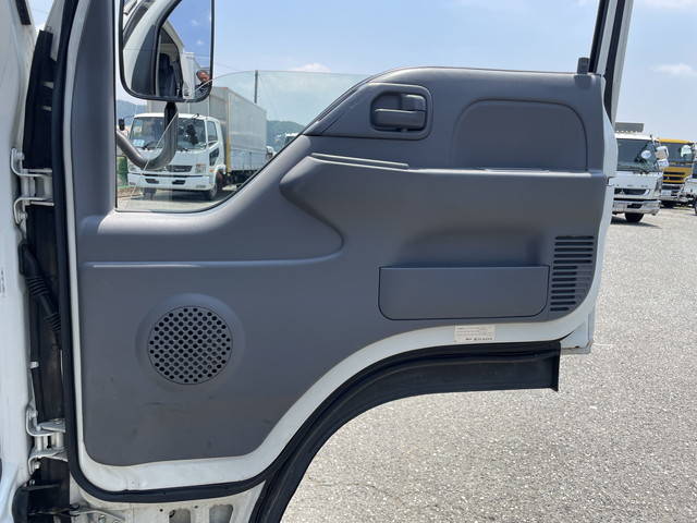 いすゞエルフ冷凍車（冷蔵車）小型（2t・3t）[写真30]