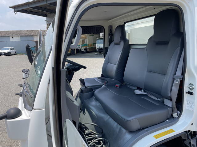 いすゞエルフ冷凍車（冷蔵車）小型（2t・3t）[写真32]