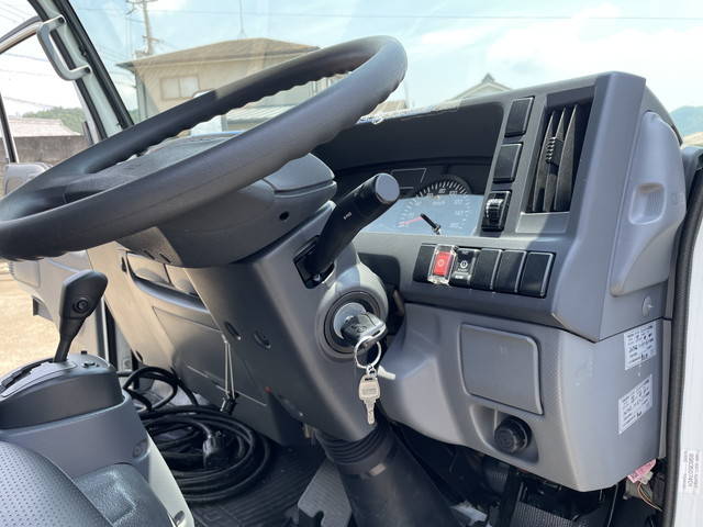 いすゞエルフ冷凍車（冷蔵車）小型（2t・3t）[写真35]