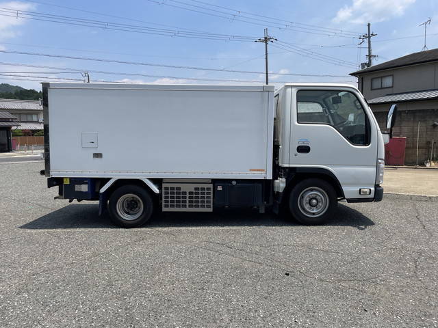 いすゞエルフ冷凍車（冷蔵車）小型（2t・3t）[写真07]