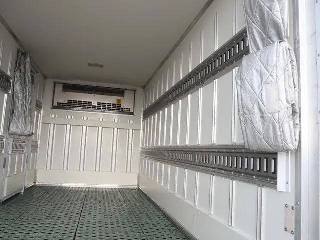 三菱ふそうキャンター冷凍車（冷蔵車）小型（2t・3t）[写真09]