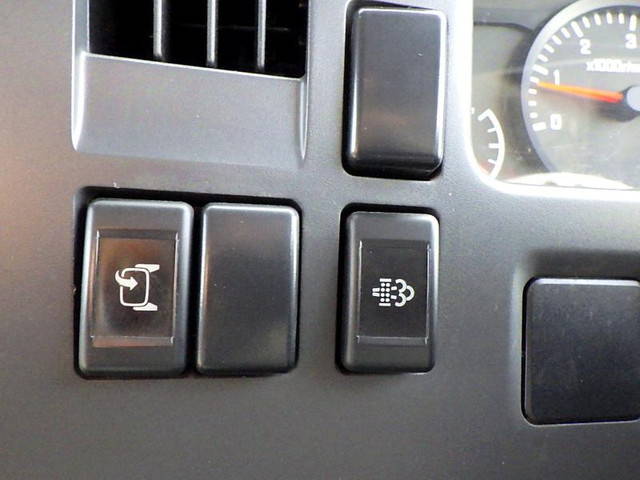 いすゞエルフ平ボディ小型（2t・3t）[写真19]