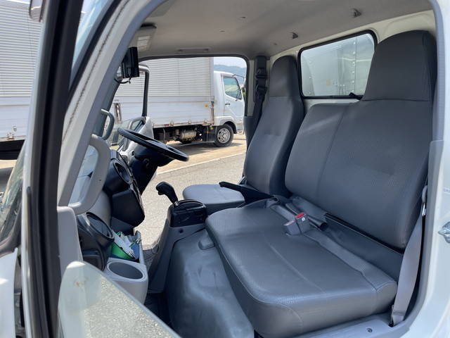 日野デュトロアルミバン小型（2t・3t）[写真32]