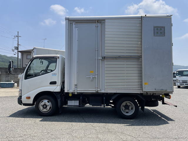 日野デュトロアルミバン小型（2t・3t）[写真06]