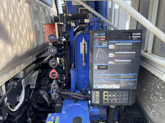 三菱ふそうキャンタークレーン4段小型（2t・3t）[写真17]