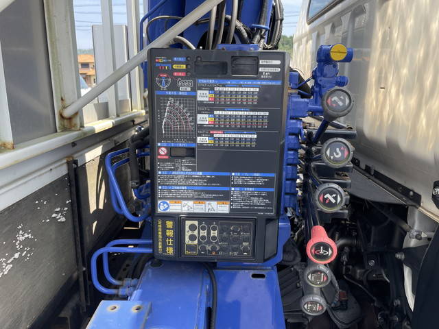 三菱ふそうキャンタークレーン4段小型（2t・3t）[写真18]