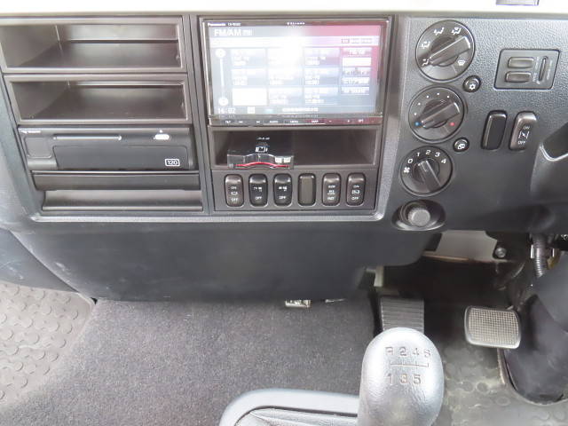 三菱ふそうファイタークレーン4段増トン（6t・8t）[写真21]