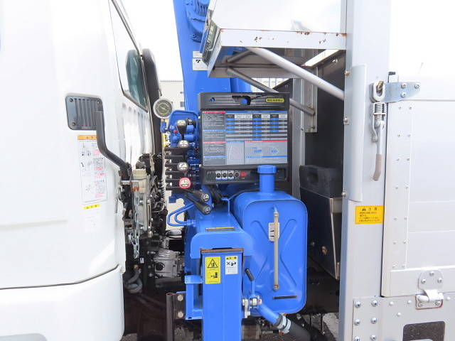 三菱ふそうファイタークレーン4段増トン（6t・8t）[写真26]