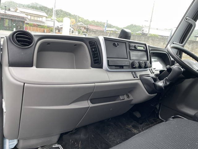 三菱ふそうキャンター平ボディ小型（2t・3t）[写真34]