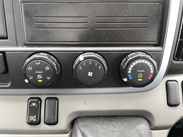 三菱ふそうキャンター平ボディ小型（2t・3t）[写真39]