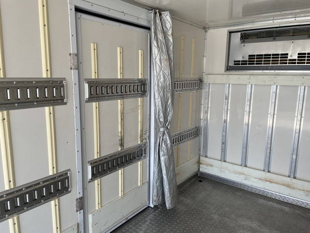 いすゞエルフ冷凍車（冷蔵車）小型（2t・3t）[写真19]