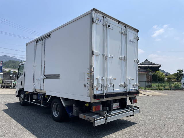 いすゞエルフ冷凍車（冷蔵車）小型（2t・3t）[写真04]