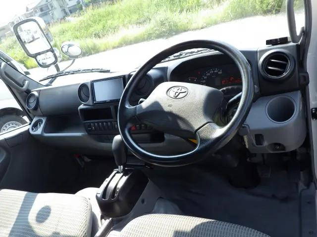 トヨタトヨエース平ボディ小型（2t・3t）[写真06]