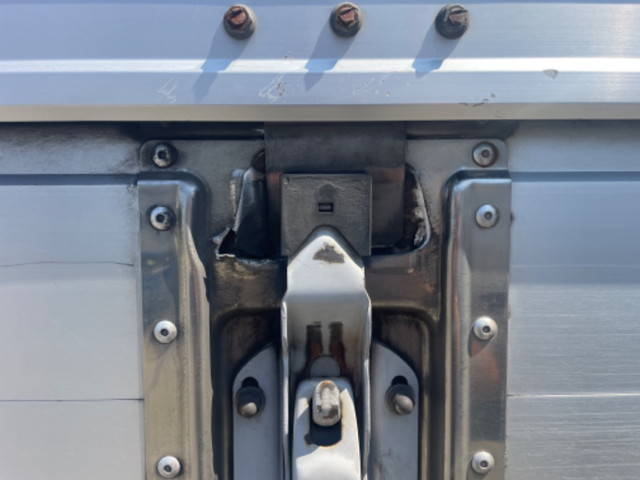 いすゞフォワードアルミウイング中型（4t）[写真12]