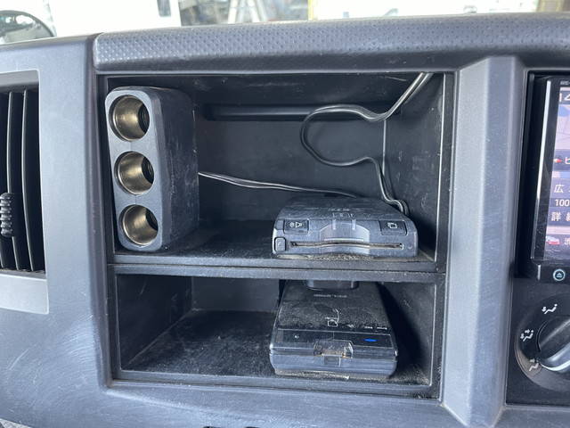 いすゞエルフクレーン3段小型（2t・3t）[写真38]