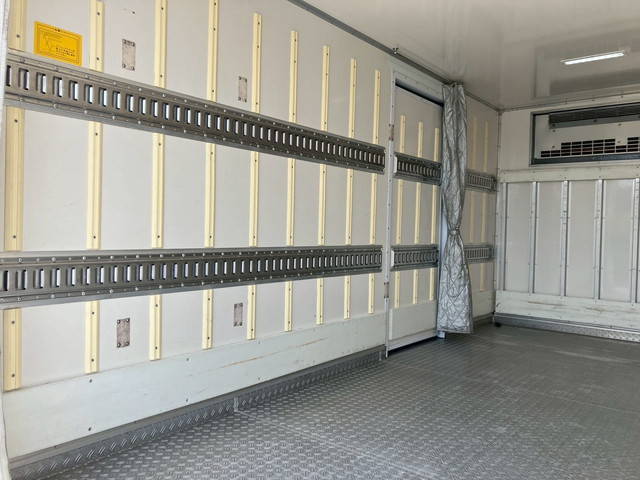 いすゞエルフ冷凍車（冷蔵車）小型（2t・3t）[写真13]