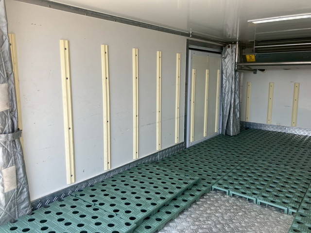 いすゞエルフ冷凍車（冷蔵車）小型（2t・3t）[写真13]