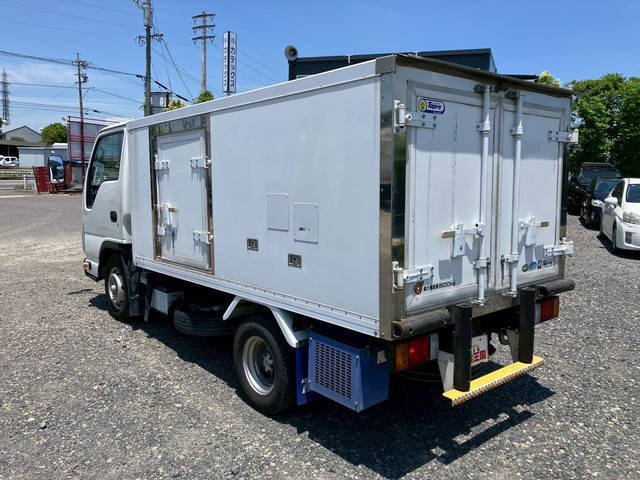 いすゞエルフ冷凍車（冷蔵車）小型（2t・3t）[写真04]