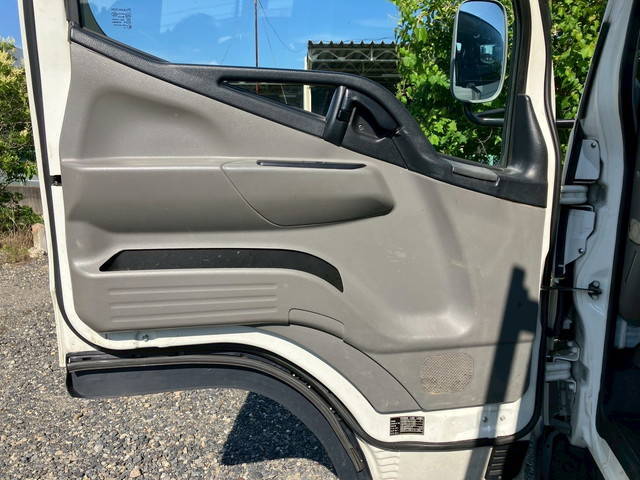 三菱ふそうキャンター平ボディ小型（2t・3t）[写真29]