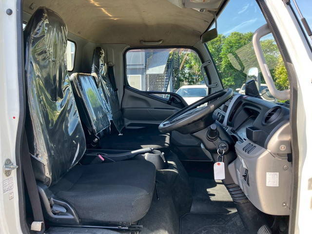 三菱ふそうキャンター平ボディ小型（2t・3t）[写真32]
