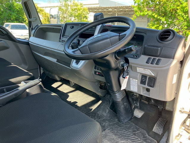 三菱ふそうキャンター平ボディ小型（2t・3t）[写真34]