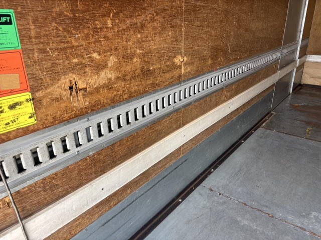 いすゞエルフアルミバン小型（2t・3t）[写真14]