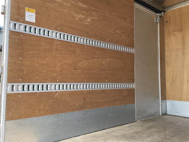 いすゞエルフアルミバン小型（2t・3t）[写真13]