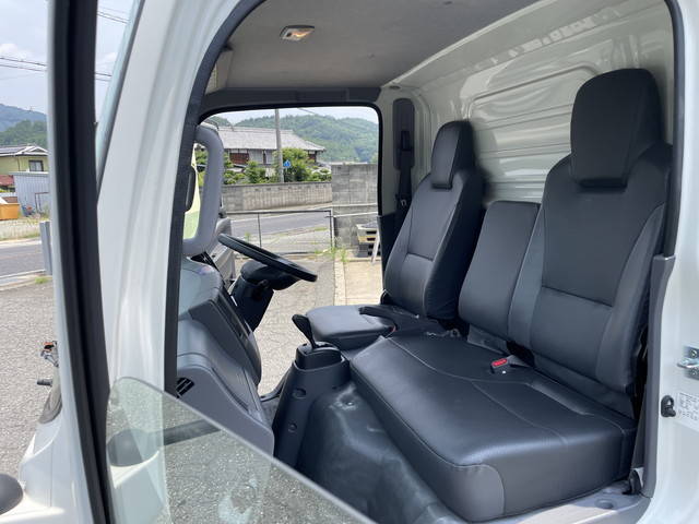 いすゞエルフアルミバン小型（2t・3t）[写真32]