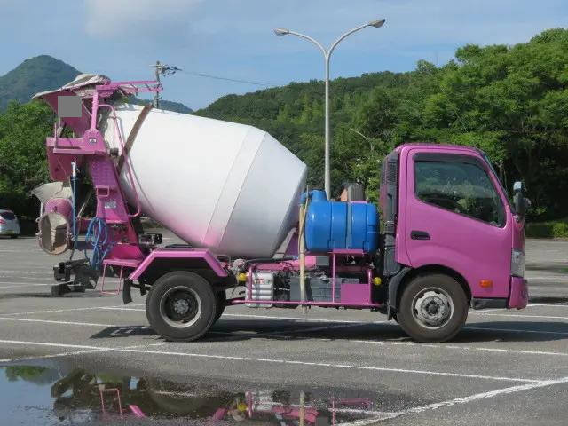 Zoomlion コンクリートセメント　トラック　ミキサー車　日野700 Zoomlion コンクリートセメント トラック ミキサー車 日野700