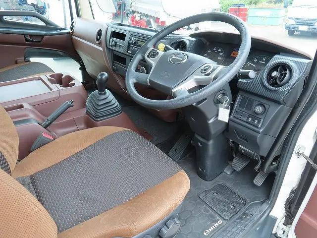 日野レンジャー平ボディ増トン（6t・8t）[写真14]